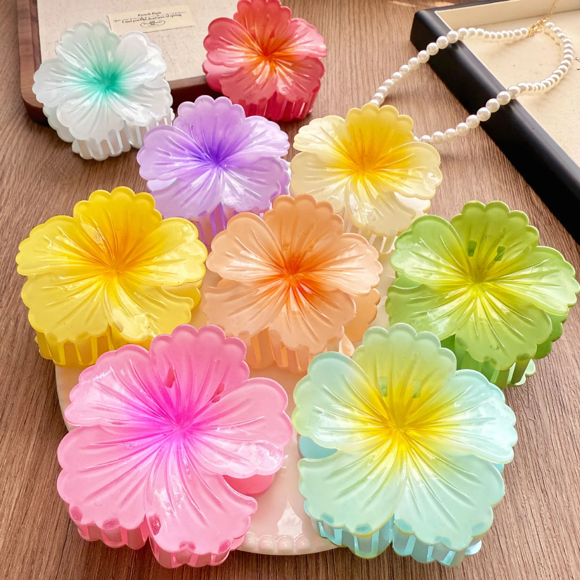 Gradient Flower Shark Clip Fashion Large Matte Hair Claw Clip Elegant Camellia Floral Hair Accessories For Women