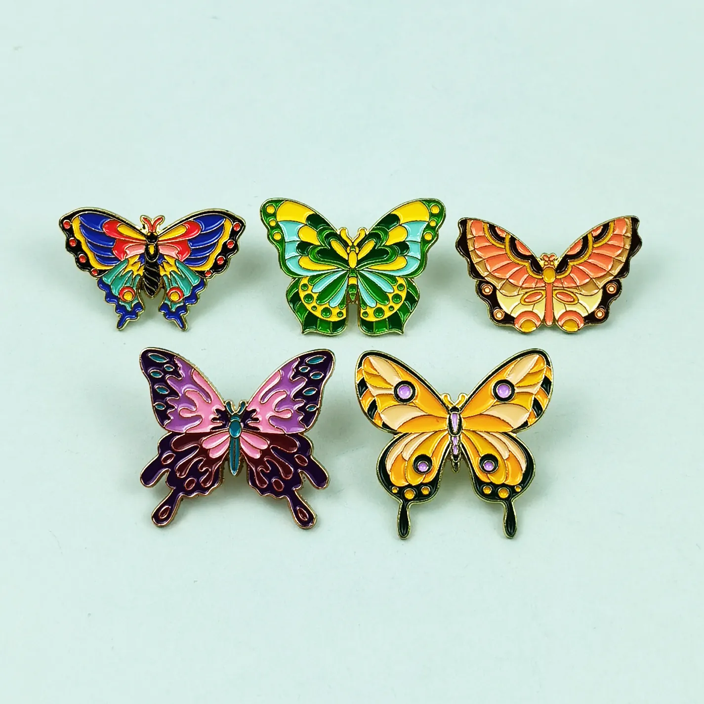 Bunter Schmetterling Cartoon Emaille Pin Zinklegierung Tropföl Brosche Niedliches Insekt Abzeichen Für Kleidung Taschen Rucksack Dekoration Damen Herren Geschenk
