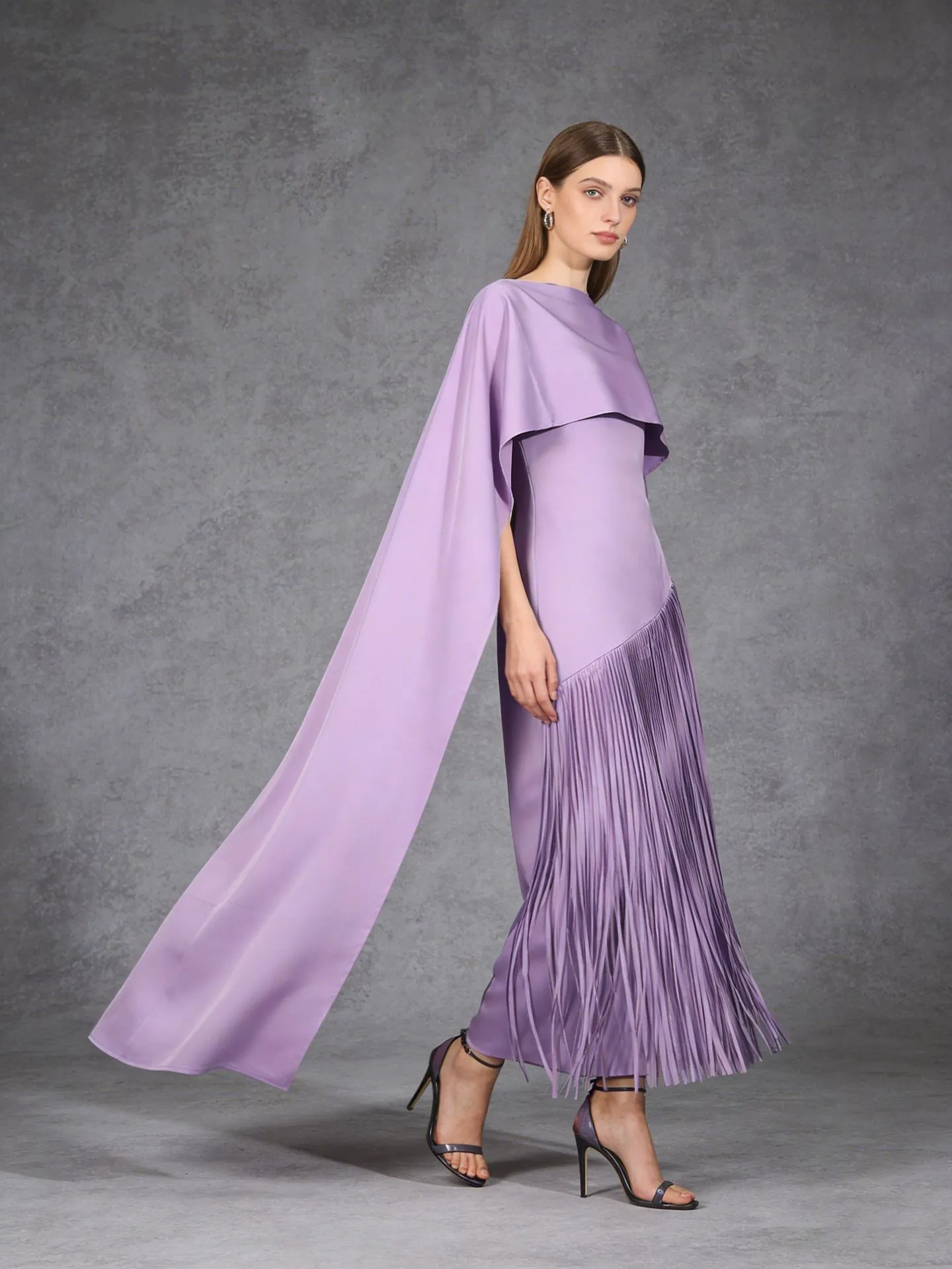 Elegante Asymmetrische Cape Mouw Maxi Jurk Franje Zoom Satijnen Jurk Voor Vrouwen Luxe Formele Banket Bruiloft Jurk