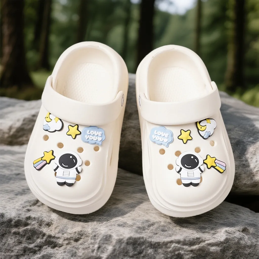 Kids Astronaut Hole Shoes EVA Cartoon Space Clogs For Boys Girls Breathable Non-slip Garden Slippers Casual Summer Sandals