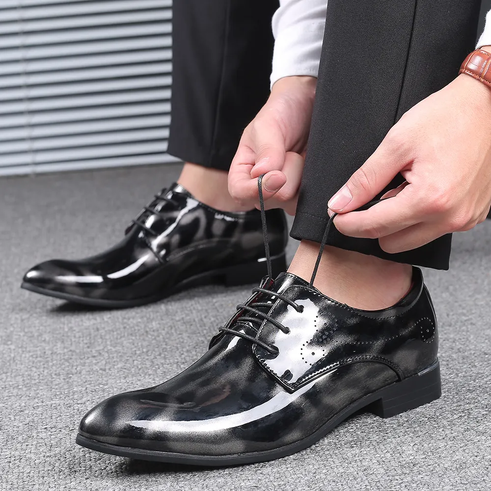 Herren Britischer Stil Business Halbschuhe Spitz Zulaufend Lackleder Schnürschuhe Formelle Oxford-Schuhe Für Hochzeit Party