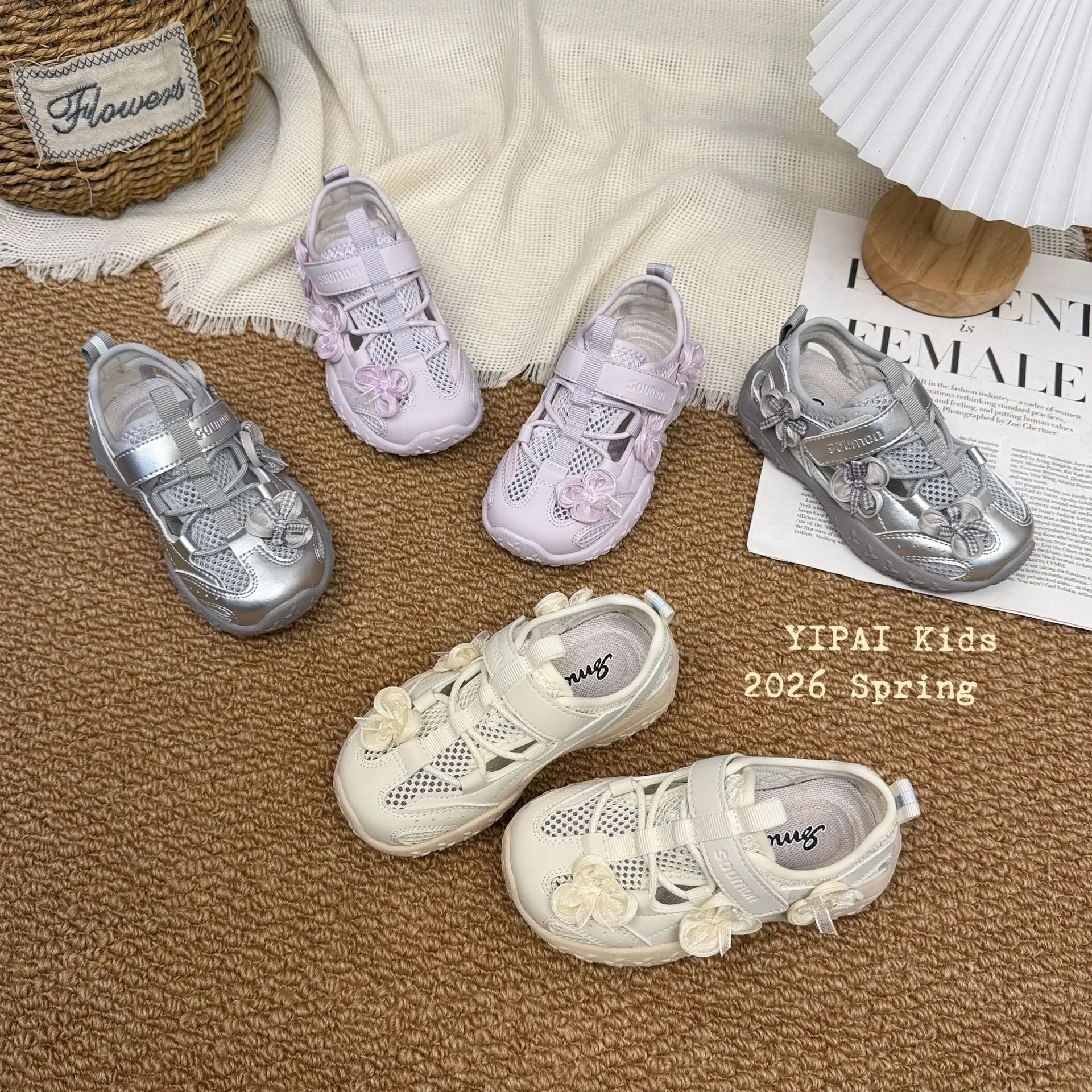 Zapatos Deportivos de Malla Transpirable para Niñas 2026 Primavera Moda Coreana Decoración Flores 3D Zapatillas Casuales para Niños