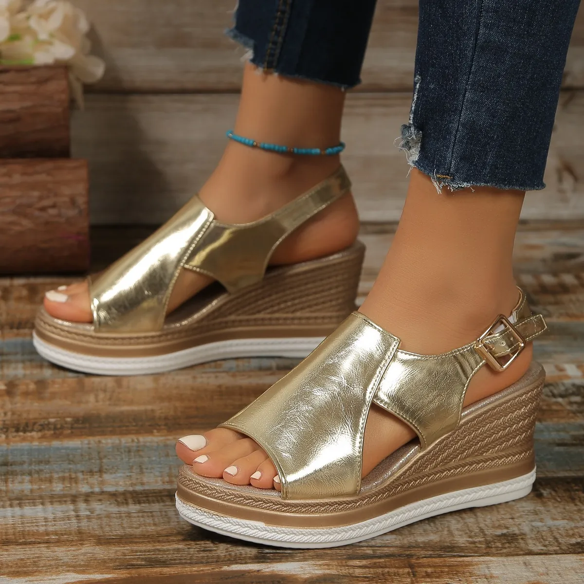 Women Peep Toe Wedge Sandals Metallic Hollow Out Platform Buckle Strap Sandals Western Style Shiny Gold Silver Summer Fashion Shoes