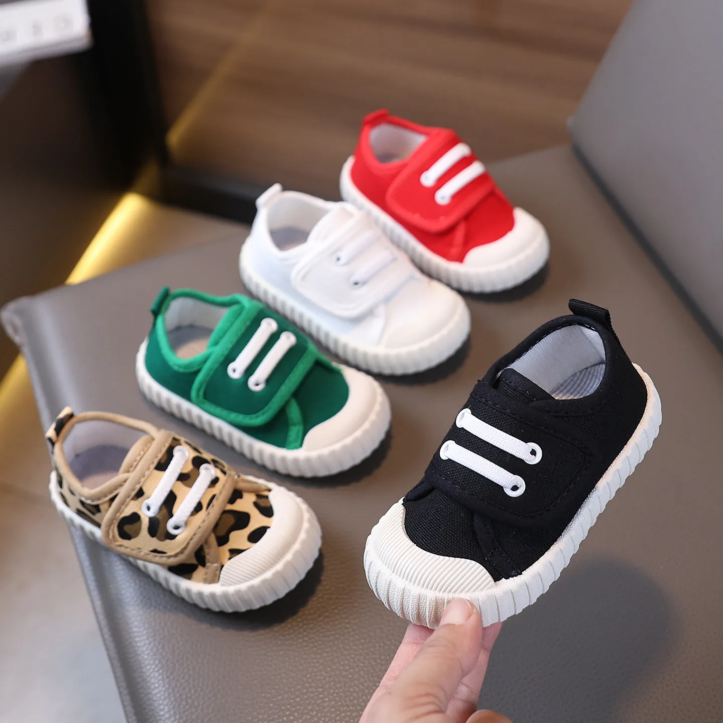 Scarpe Casual in Tela per Bambini Sneakers Basse Con Chiusura a Strappo Stampa Leopardata Suola Morbida per Ragazzi Ragazze