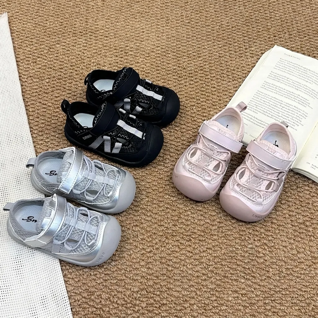 Sandales à Bout Fermé en Maille Respirante pour Enfants Garçons Filles Semelle Souple Antidérapante Chaussures de Plage Sport Décontractées Légères