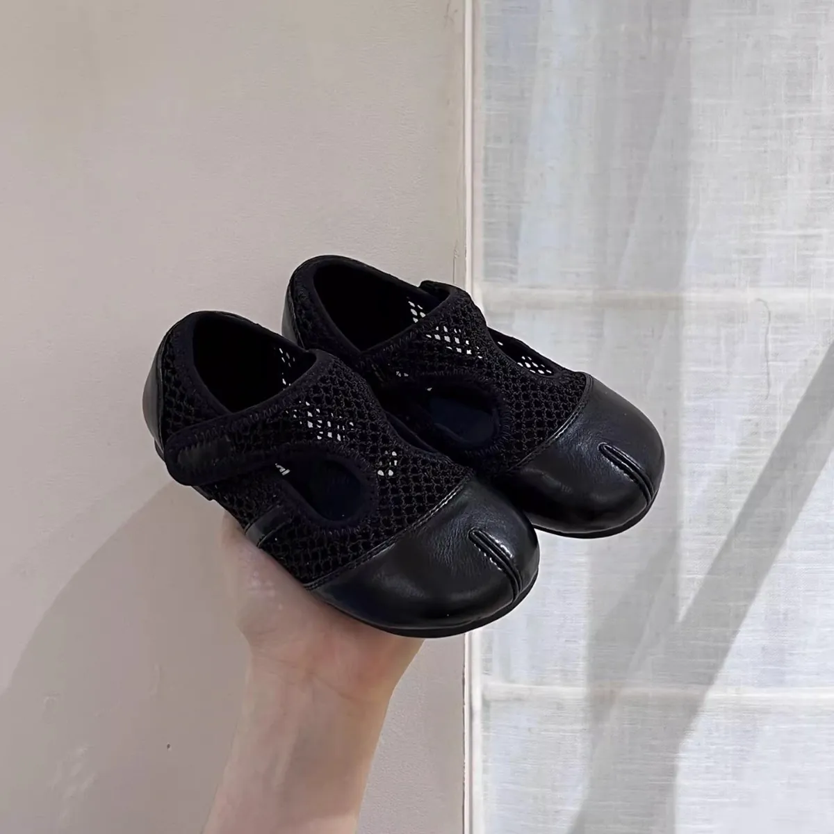 Scarpe Mary Jane in Mesh Stile Giapponese Bambina Ballerine Stile Split Toe Traspirante Suola Morbida Chiusura a Strappo Scarpe Casual