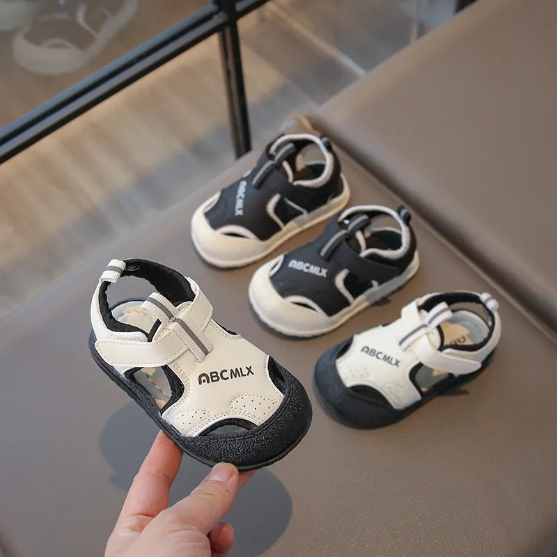 Sandales d'Été pour Tout-Petits Garçons Filles Bout Fermé Anti-Collision Chaussures de Marche Cuir Synthétique Auto-Agrippant Semelle en Caoutchouc Antidérapante
