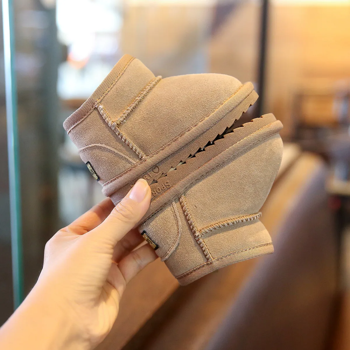 Bottes de Neige pour Bébé Nourrisson Hiver Chaud Doublé Peluche Chaussures Daim de Vache Semelle Souple Antidérapant