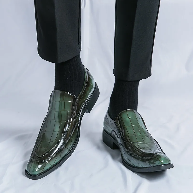 Men Pointed Toe Loafers Glossy Patent Leather Crocodile Embossed Formal Dress Shoes Business Casual Slip-On Shoes For Banquet