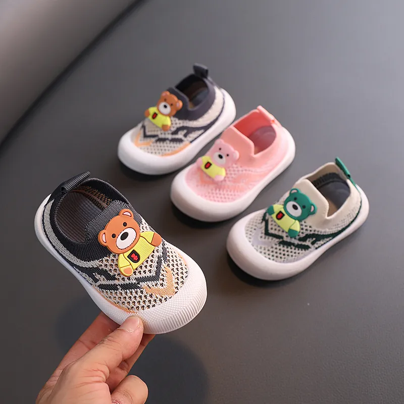 Zapatos Casuales Flyknit para Niños Malla Transpirable Suela Blanda Zapatillas Antideslizantes Oso de Dibujos Animados