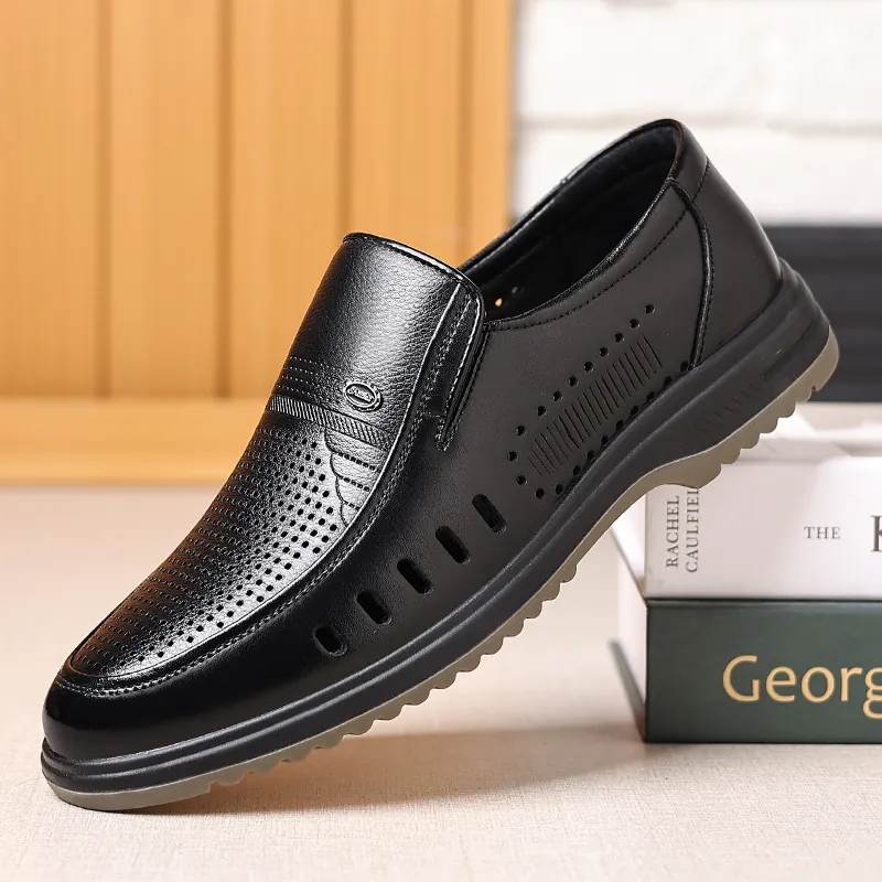 Herren Sommer Atmungsaktiv Hohl Regeneriertes Leder Schuhe Gummisohle Slip-On Loafer Business Casual Lederschuhe Für Ältere Männer Väter Schwarz