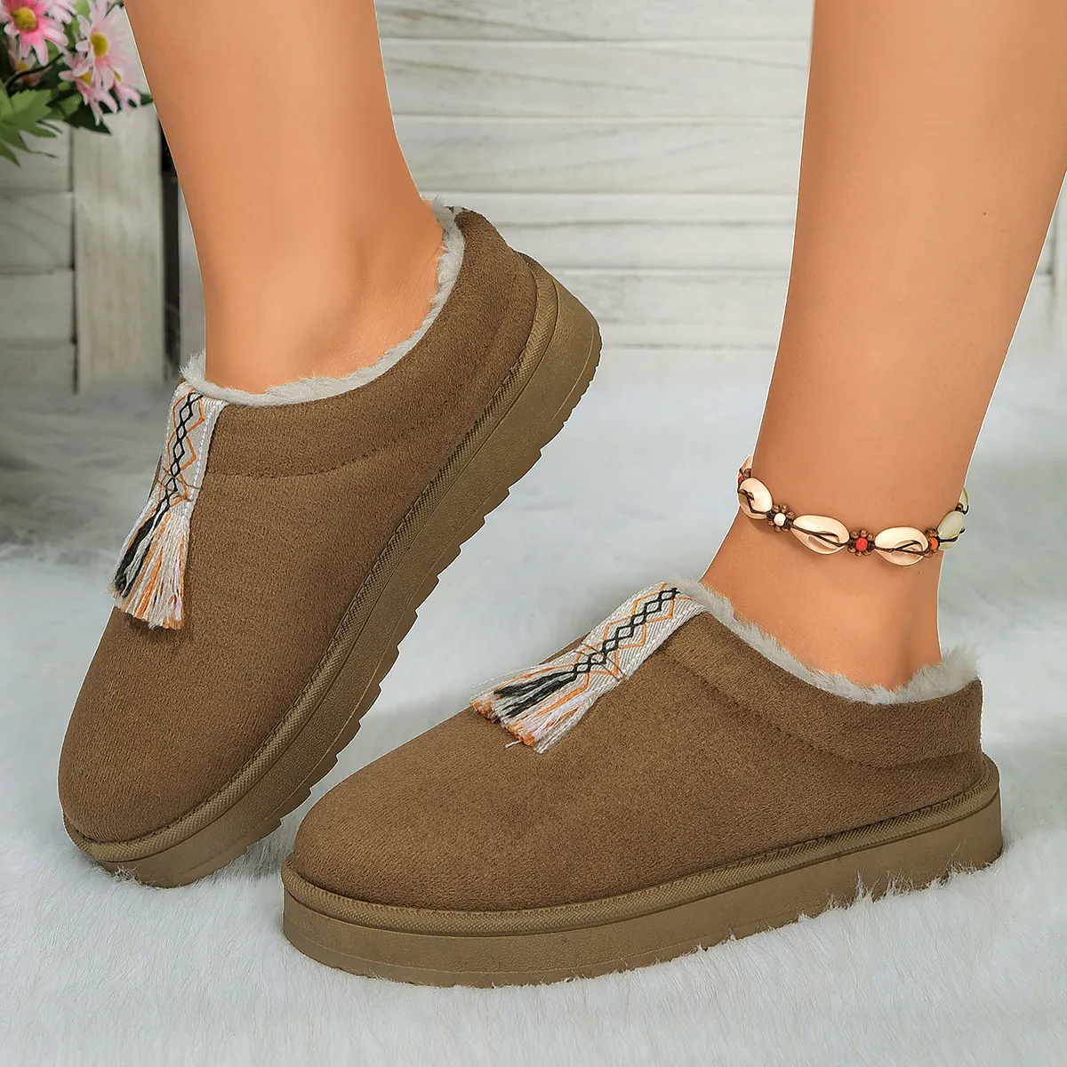 Pantuflas Mule de Gamuza para Mujer de Invierno Cálido Forro de Piel Sintética Botas de Nieve Con Bordado de Borla Étnica Zapatos de Interior Exterior