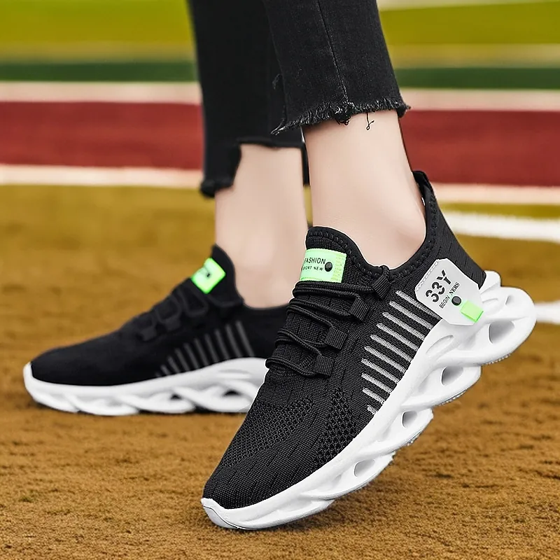 Baskets de Course Légères pour Garçons Adolescents Mesh Flyknit Respirant Chaussures de Sport Semelle Ajourée Chaussures de Marche