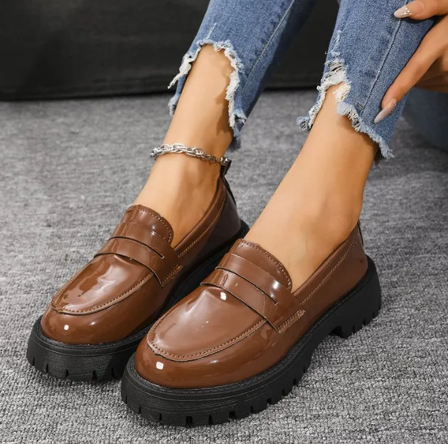 Damen Glänzende Lackleder Plateau Loafer Retro Runde Zehe Quaste Slip-on Freizeit Schuhe Dicke Sohle Rutschfeste Schuhe