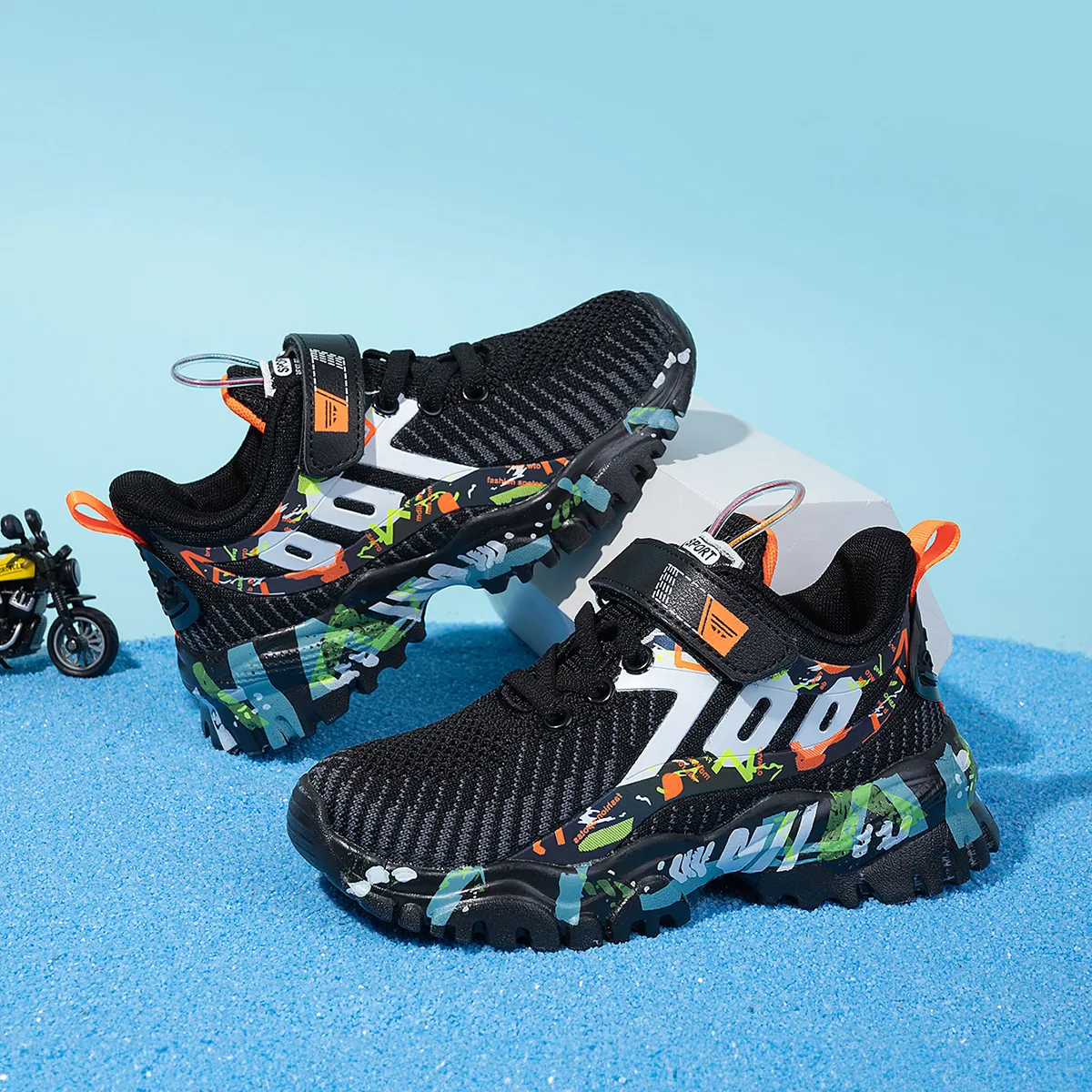Boys Breathable Mesh Running Shoes Casual Kids Sneakers With Hook and Loop Closure Graffiti Pattern 700 Series Sports Shoes