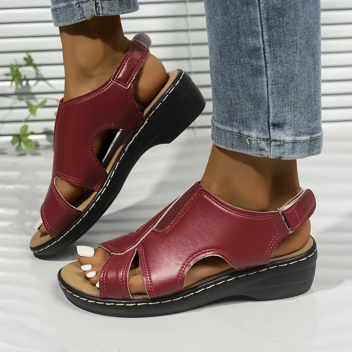 Damen Sommer Casual Römersandalen Ausschnitt Naht Offene Zehe Keilsandalen Klettverschluss Komfort Wanderschuhe Übergröße