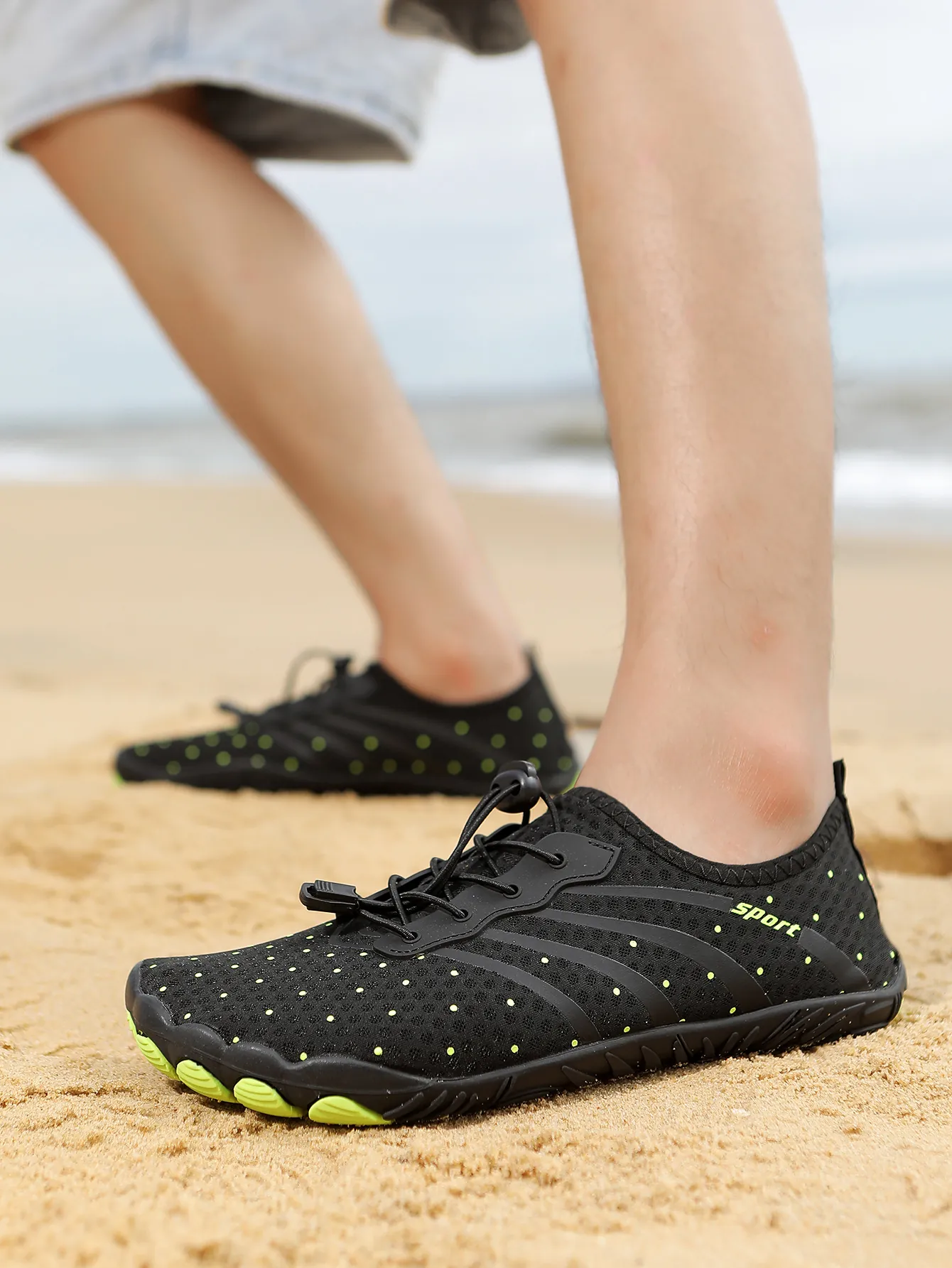 Unisex Outdoor Water Shoes Mesh Quick-Dry Non-Slip Five-Finger Beach Sneakers River Tracing Fishing Shoes Rubber Sole