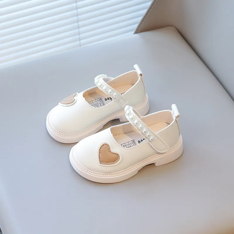 Chaussures Princesse Mary Jane pour Filles Nœud Écusson Cœur Perles Artificielles Blanc Cassé Ballerines en Similicuir