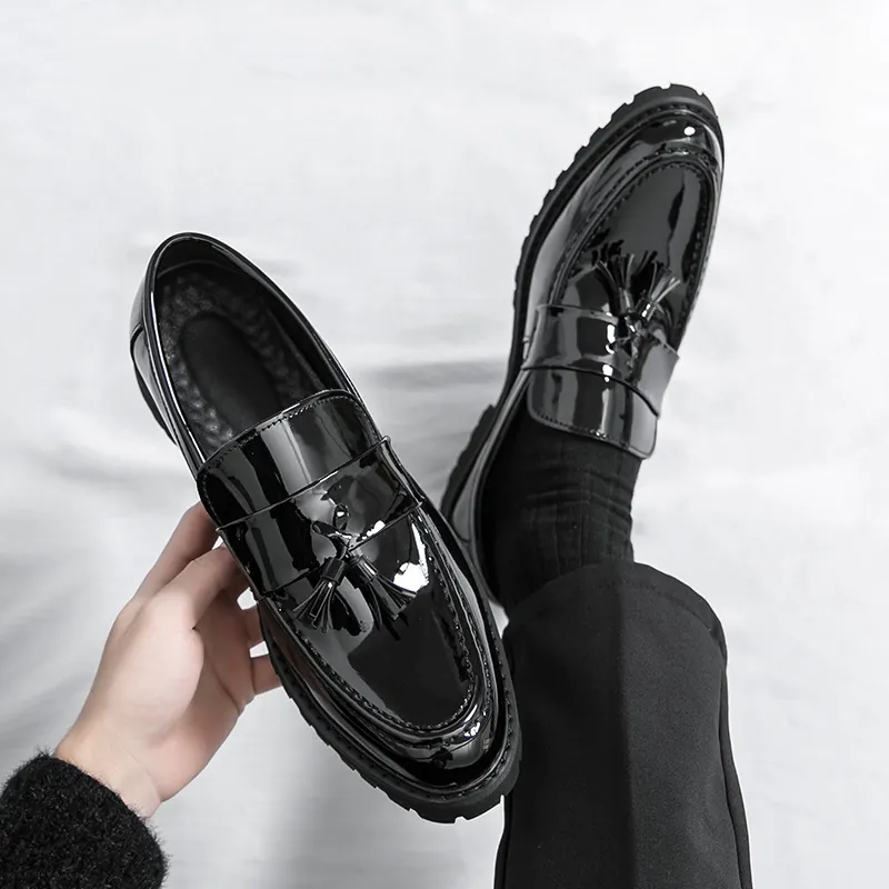 Mocasines de Estilo Británico para Hombre en Cuero de PU de Patente con Borlas Zapatos Casuales Brillantes Negro Verde Oscuro