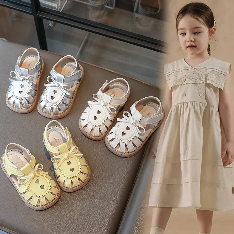 Mädchen PU Sandalen Geschlossen 2025 Sommer Neu Schleife Herz Ausschnitt Lauflernschuhe Gummi Weiche Sohle Prinzessin Strand Sandalen Kinder