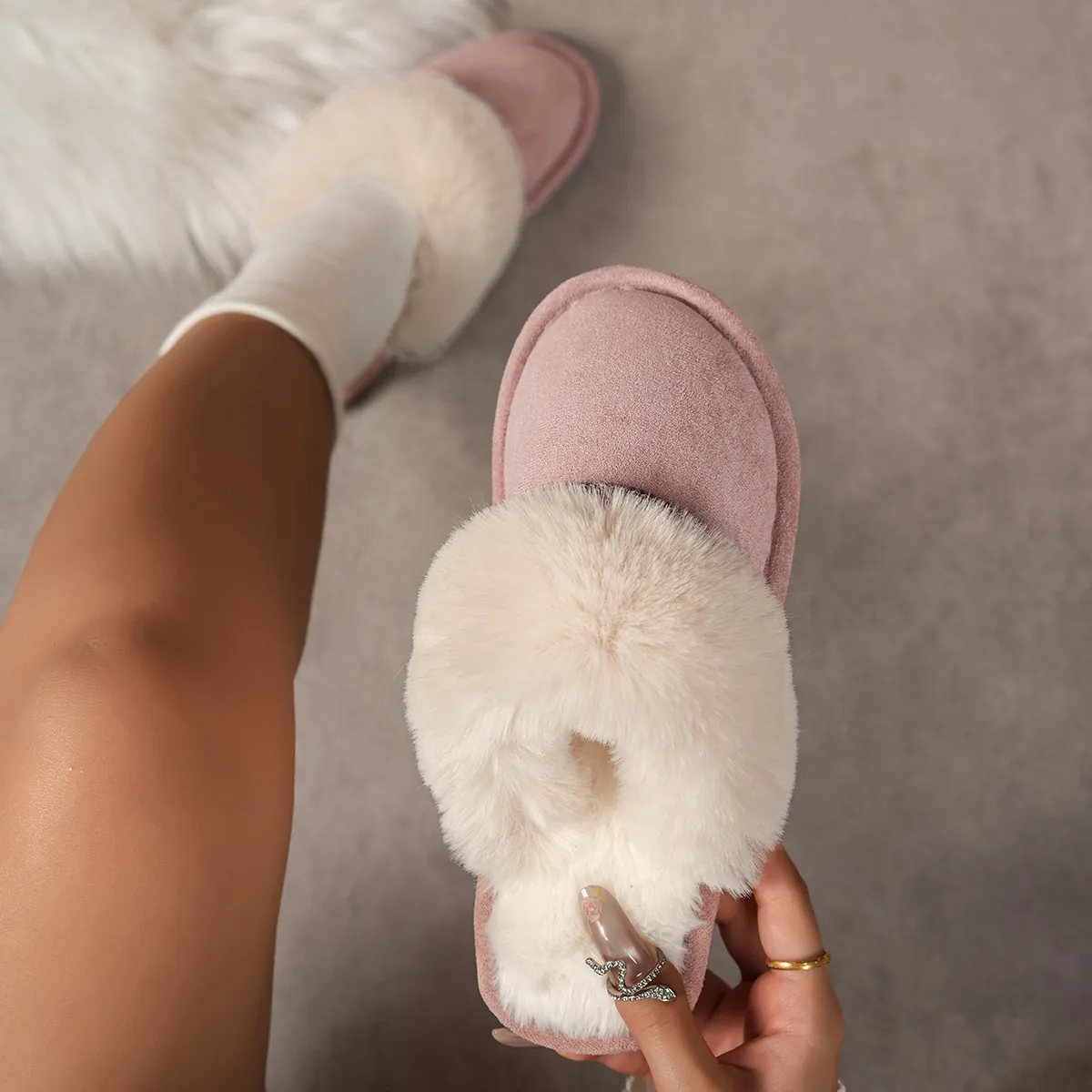 Chaussons en Suède pour Femmes Doublure Fausse Fourrure Broderie Boho Bout Rond Extérieur Intérieur Plat Chaud Pantoufles