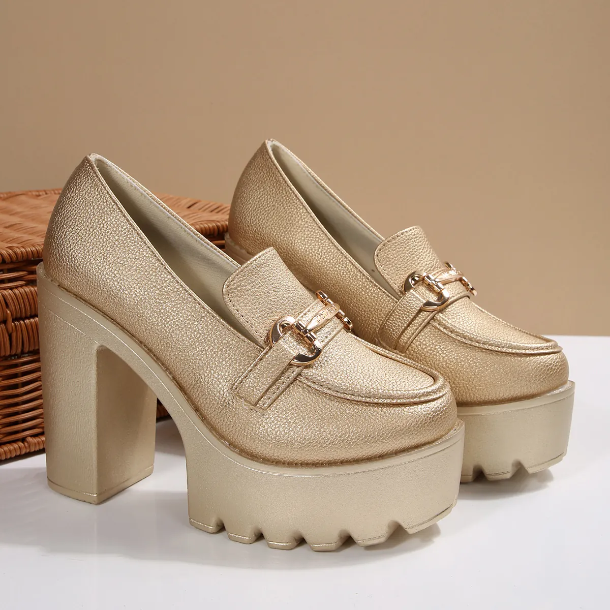 Damen Mode Plateau Blockabsatz High Heels Runde Zehenpartie Metallschnalle Dicke Sohle Bequeme Loafer Übergröße Pumps