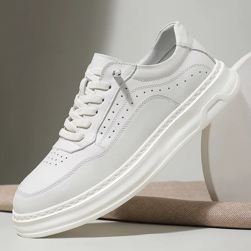 Herren Casual Weiße Schuhe Kopfschicht Rindsleder Dicke Sohle Geschäumte Sneakers Atmungsaktiv Perforierte Board-Schuhe Vielseitige Flache Loafers