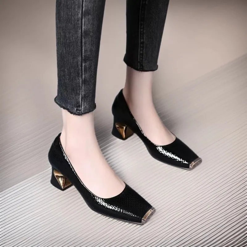 Scarpe da Donna Francese con Motivo Pitonato Punta Quadrata Tacco a Blocchetto Eleganti Scarpe da Ufficio con Tacco Alto e Dettagli in Metallo