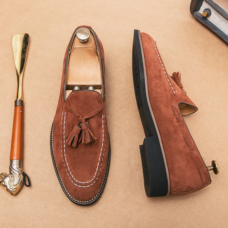 Herren Business Casual Wildleder Quasten Loafers Große Größe Britischer Stil Koreanische Mode Slipper Lederschuhe Gummisohle