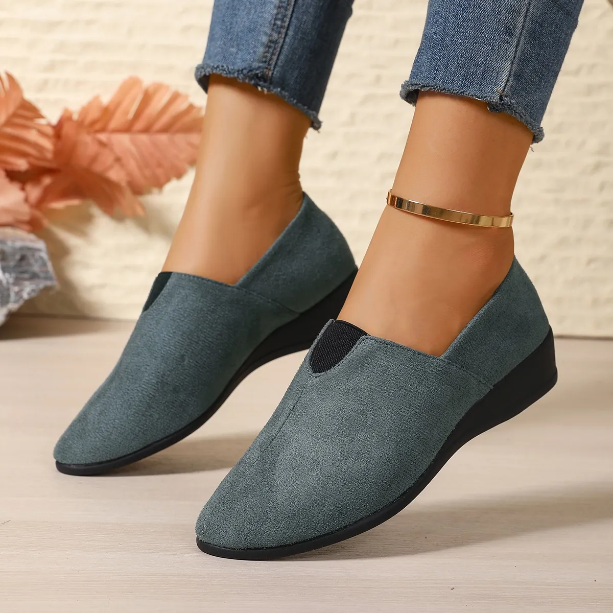 Women's Casual Wedge Heel Slip-On Suede Pointed Toe Flat Shoes Summer Fashion Solid Color Large Size Dress Shoes Office Daily Wear
