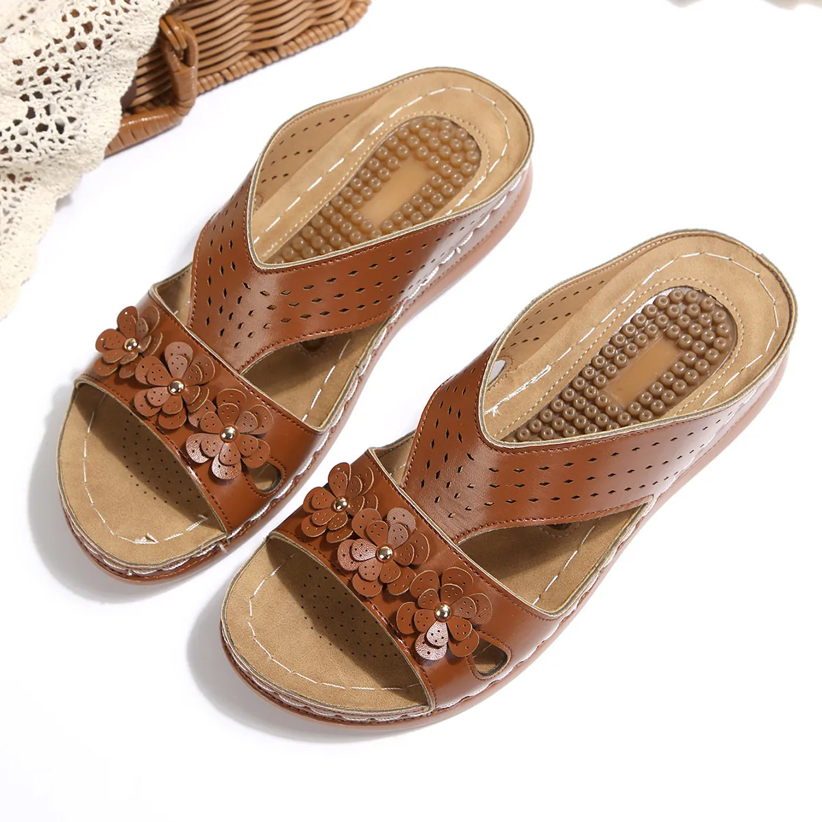 Damen Retro Blumen Keilsandaletten Peeptoe Strand Schuhe Übergröße Casual Sommer Sandalen Stereoskopische Blumen Deko Laser Cutout Bequem Keilabsatz
