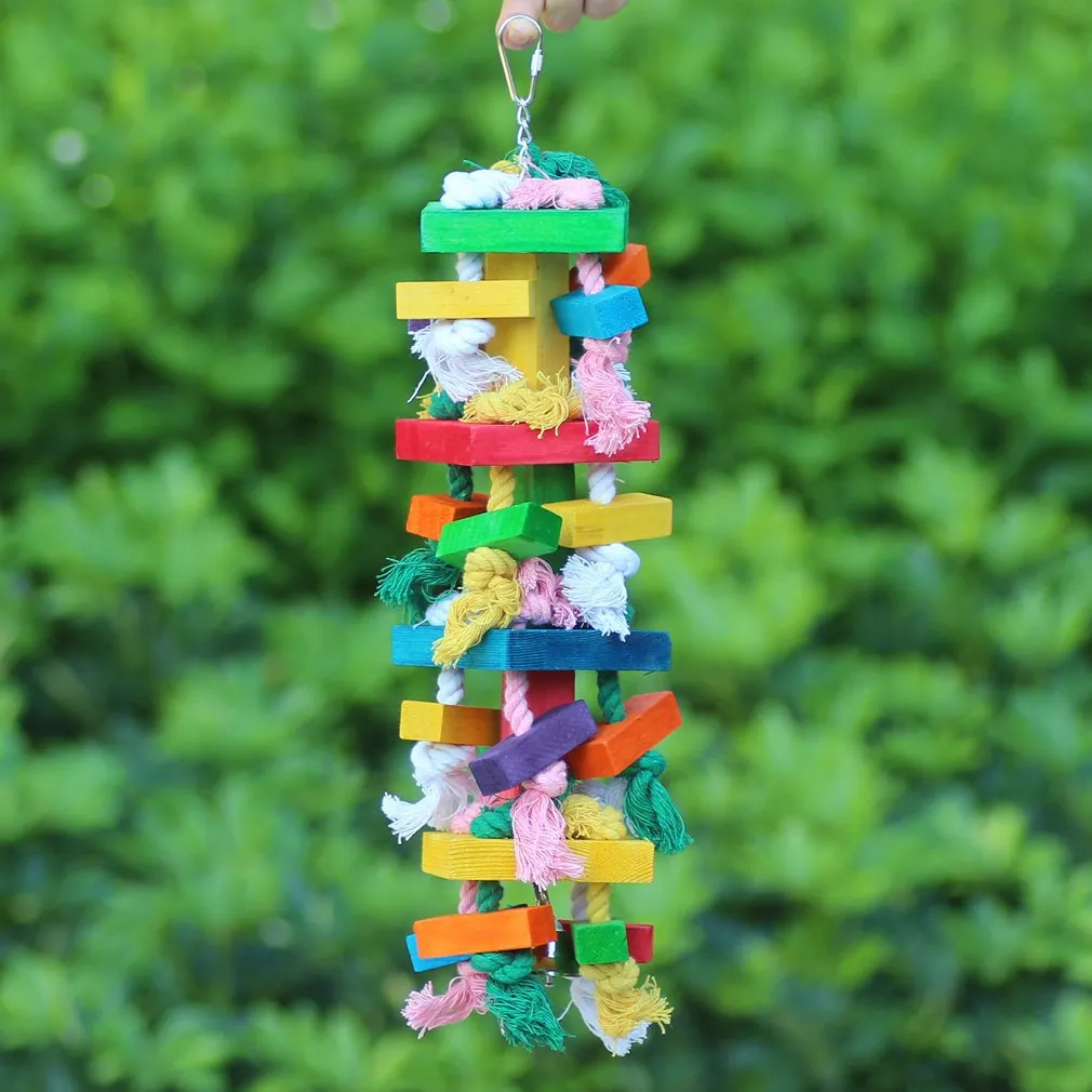 Jouet Coloré en Bois pour Perroquet Jouet à Mâcher pour Oiseaux Avec Corde en Coton Cloche Cage à Oiseaux Suspendue pour Oiseaux