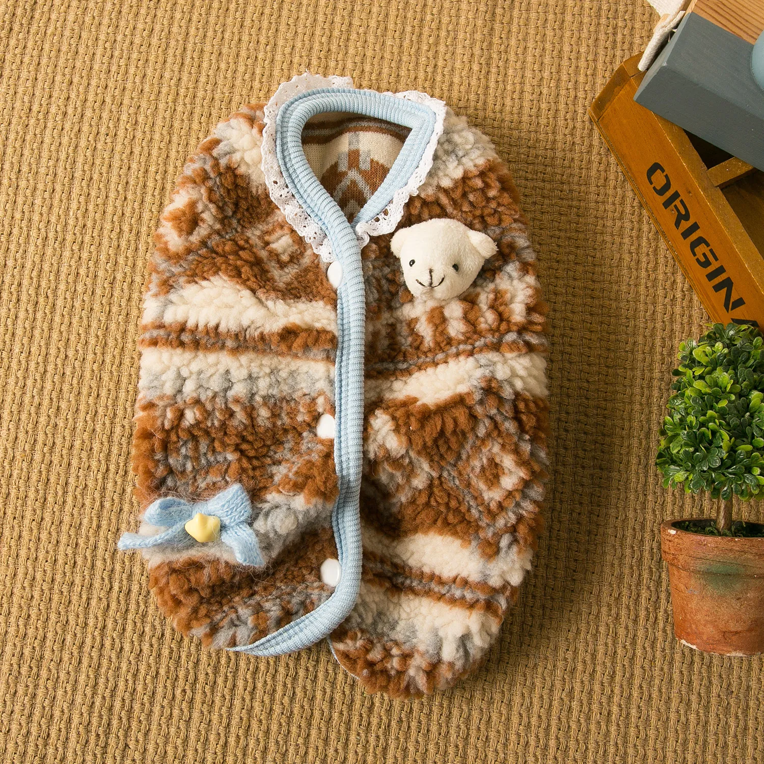 Gilet Caldo in Pile per Animali Domestici per Autunno Inverno Cappotto per Cani Con Decorazione Orso Pizzo Motivo a Onde per Gatti