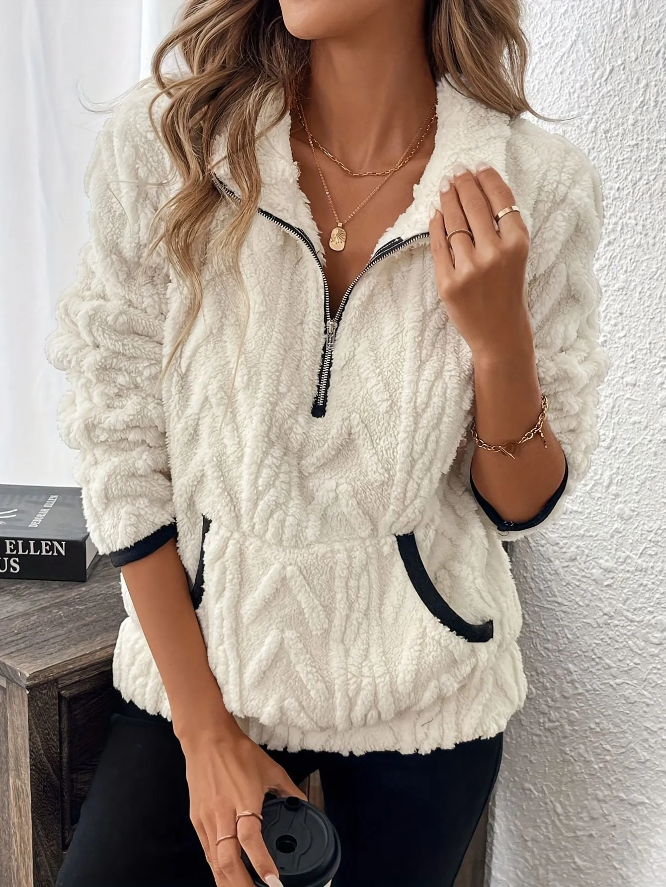 Sweat-shirt Femme Revers Demi-zip Jacquard Peluche Bordure Contrastée Court Pull en Polaire Avec Poches Décontracté Chaud Hiver Haut pour Femmes