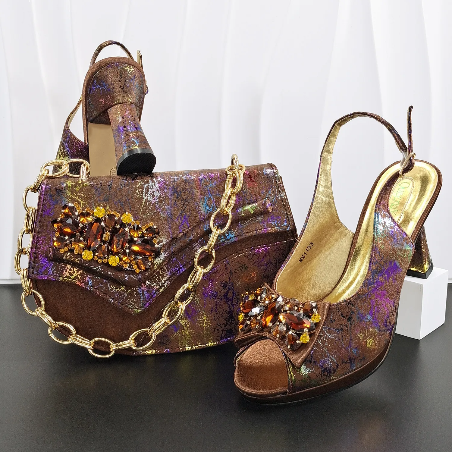 Ensemble de Sandales à Talons Hauts et Sac de Soirée pour Femme Orné de Strass Motif Camouflage Métallique Escarpins pour Banquet Fête Africaine Bijoux