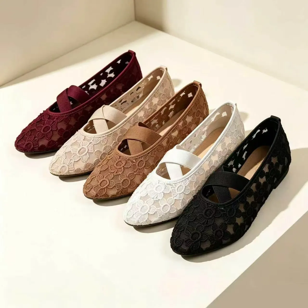 Chaussures Plates Mary Jane en Dentelle Maille Brodée pour Femmes Respirantes Fleur Sangle Croisée Décontracté Navettage Léger Grande Taille Été