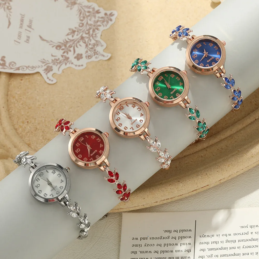 Women's Fashion Clover Bracelet Watch Elegant Rhinestone Inlaid Quartz Analog Watch Adjustable Stretch Chain Ladies Wristwatch