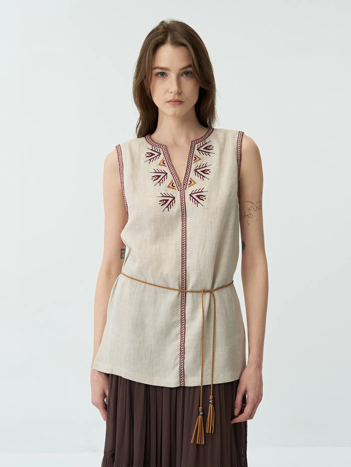 Gilet da Donna Retro Ricamato con Scollo a V in Lino e Tencel Senza Maniche Casual Estivo Top Largo Lunghezza Media con Nappine