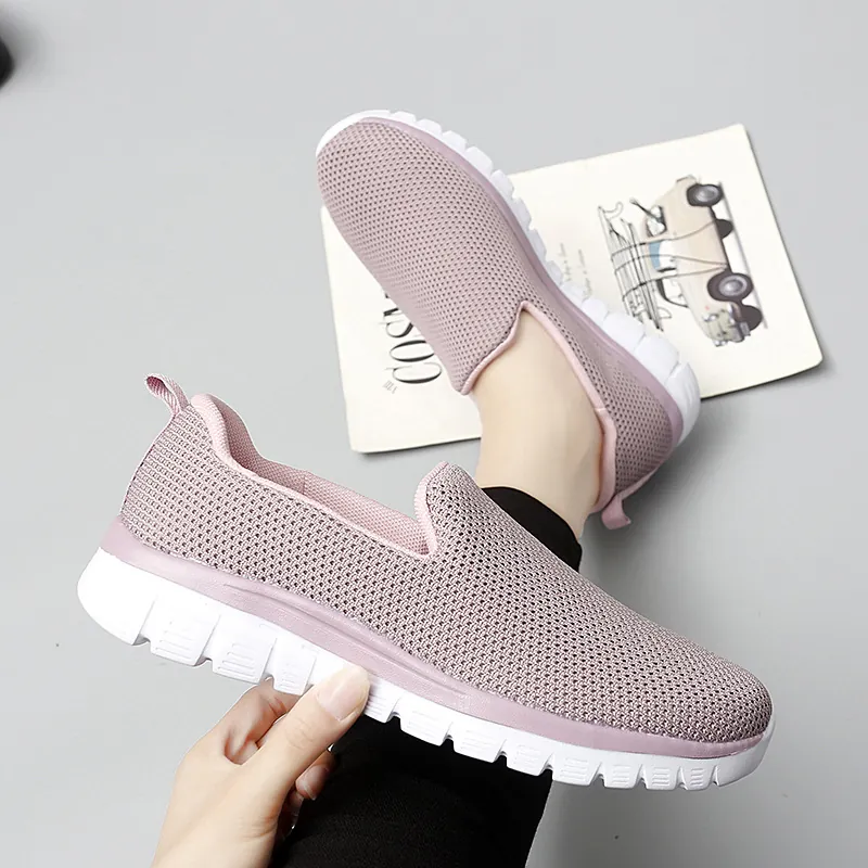 Baskets en Maille Décontractées pour Femmes Été Respirant Léger Slip-On Loafers Chaussures de Marche Plates Confort pour Mode Quotidienne