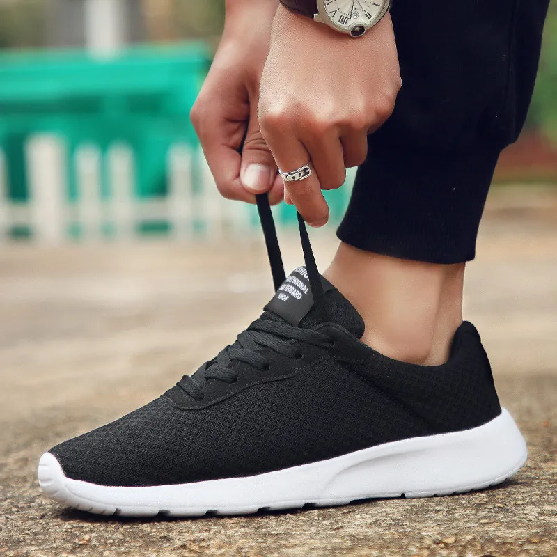 Unisex Breathable Mesh Running Shoes Lightweight Sport Sneakers Casual Walking Shoes For Men Women Large Size Sneakers
