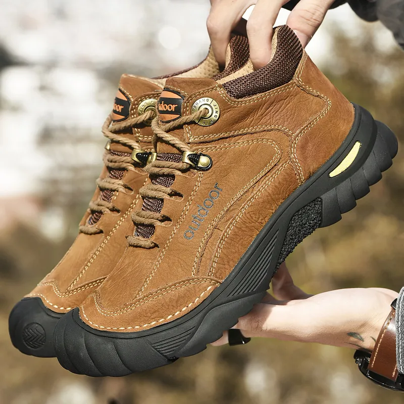 Heren High-Top Outdoor Wandelschoenen Winter Warm Pluche Gevoerd Antislip Dikke Zool Leer Bergbeklimmen Laarzen Casual Veterschoenen