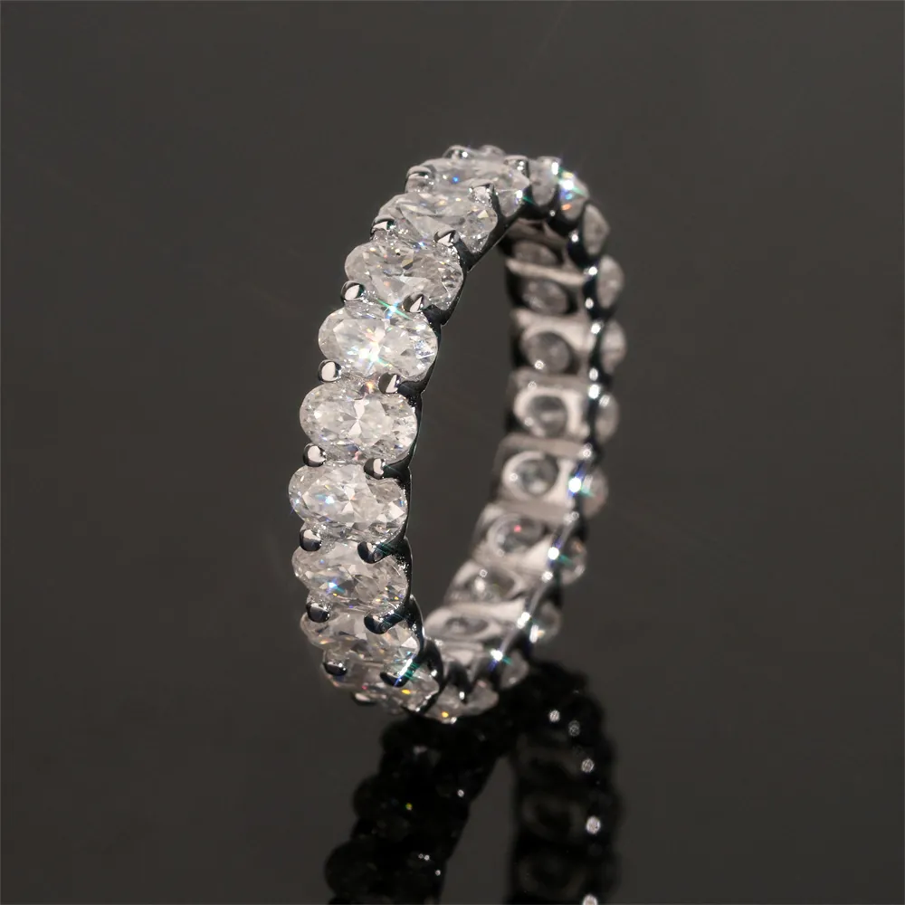 925 Sterlingsilber Ovalschliff Moissanit Ring Vollbesetzter Eternity Ring GRA Zertifiziert Unisex Schmuck