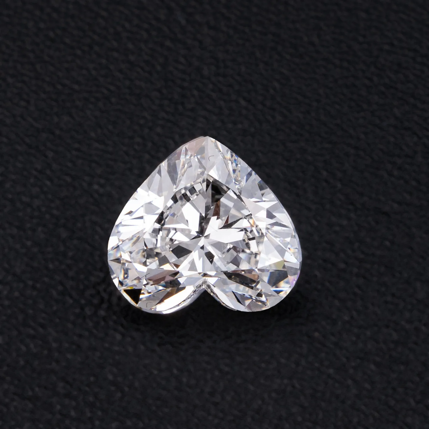 Pietra Sciolta Diamante Creato in Laboratorio CVD a Cuore Colore D VVS VS Con Certificato IGI Per Creazione Anelli Matrimonio