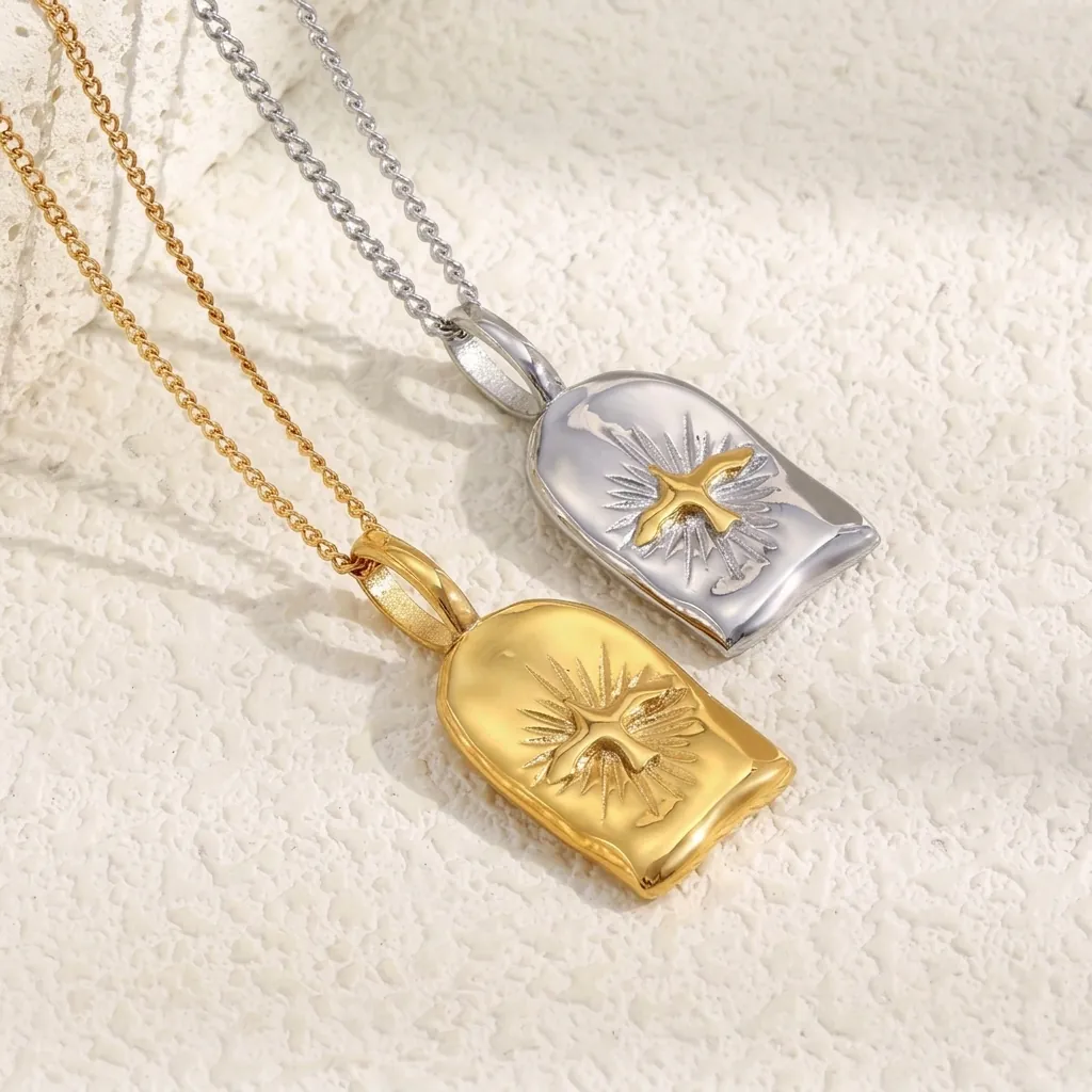 Bird Sunburst Pendant Necklace Vintage Niche Luxury Relief Jewelry 18K Gold Plated Stainless Steel For Women