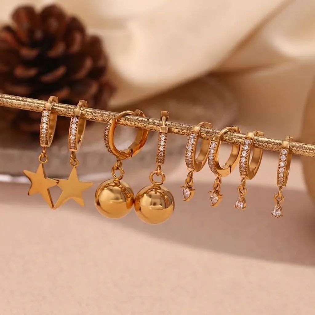 Orecchini A Cerchio Huggie In Acciaio Inossidabile 316L Placcato Oro 18K Con Pendenti Stella Cuore Goccia Sfera Chic