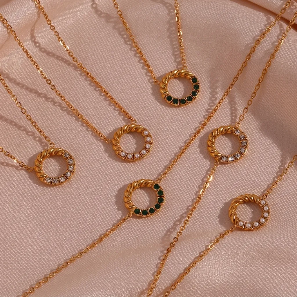 Elegante Edelstahl Halskette Gold Mit Gedrehtem Kreisanhänger Künstliche Perlen Und Zirkonia Schmuck Für Damen