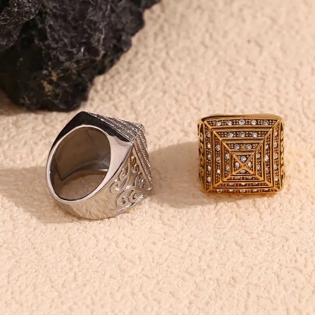 Pyramidenring Herren Edelstahl 18K Vergoldet Zirkonia Eingelegt Hip Hop Retro Rebe Geschnitzter Quadratischer Fingerschmuck