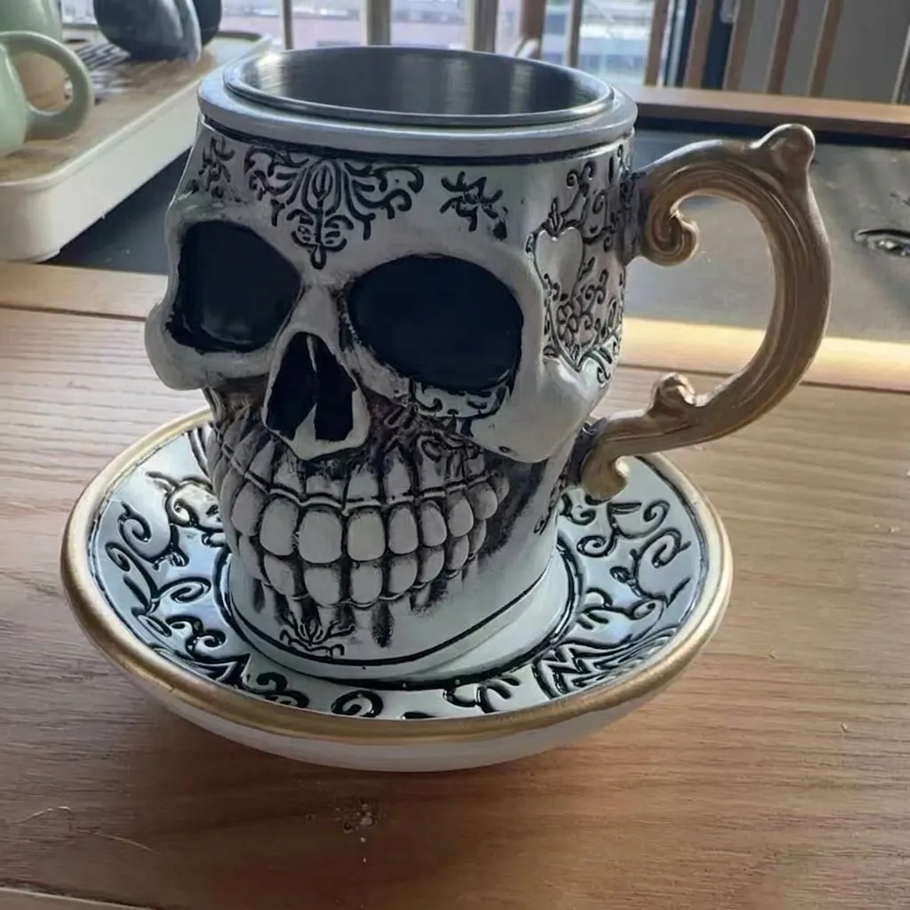 Gothic Halloween Skull Coffee Cup Saucer Resin Stainless Steel Mug Vintage Baroque Pattern Relief Gilded Handle Home Decor Gift