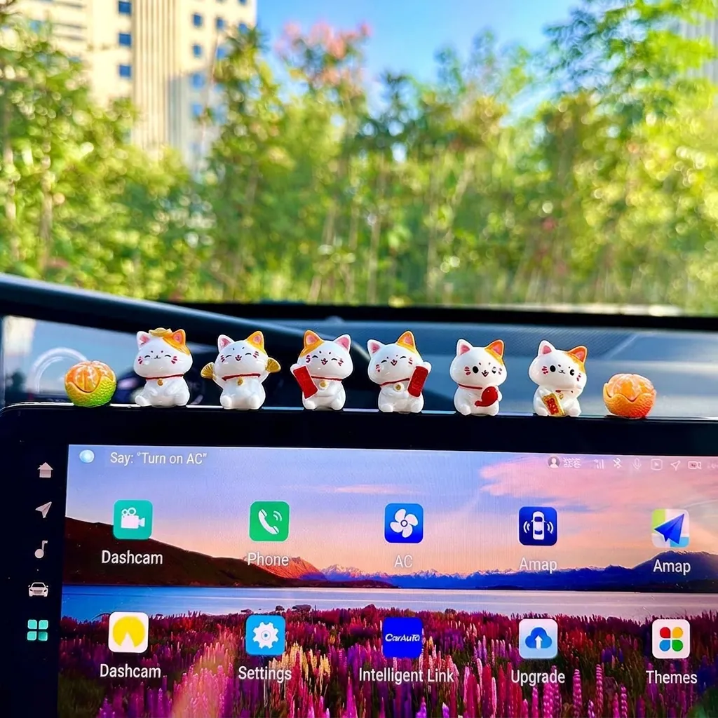 Cute Lucky Cat Car Ornament Plastic Maneki Neko Fortune Cat Dashboard Decoration Interior Mini Miniature Figurine Home Office Decor