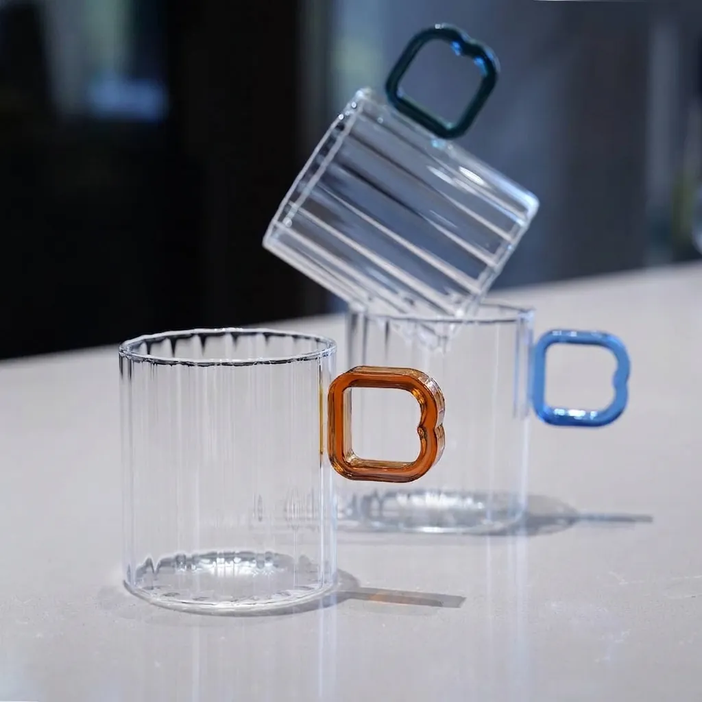 Minimalist Ribbed Borosilicate Glass Cup With Colored Geometric Handle Transparent Heat Resistant Breakfast Coffee Milk Mug